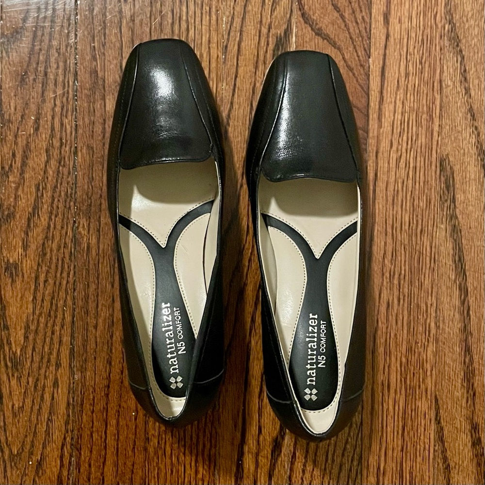 Naturalizer Women's Black Leather Pumps